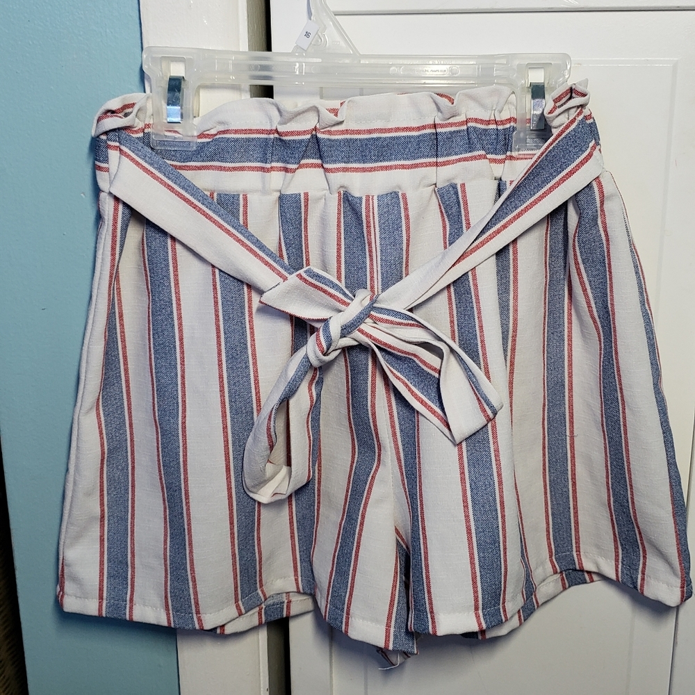NO COMMENT stripped blue and red flowy short